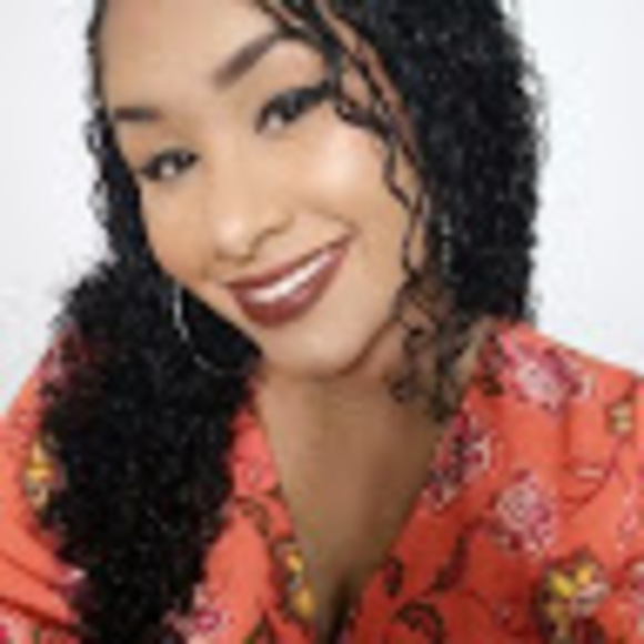 Profile Picture of Idalia Gonzalez (@ida_gn01) on Poshmark