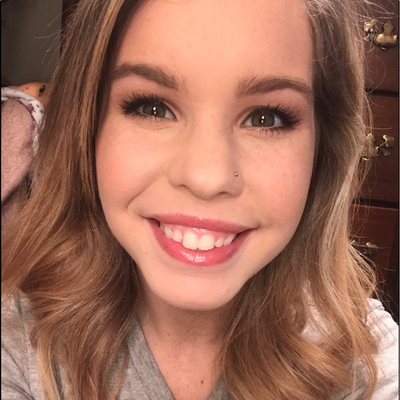 Profile Picture of Madison Adney (@madison_adney) on Poshmark