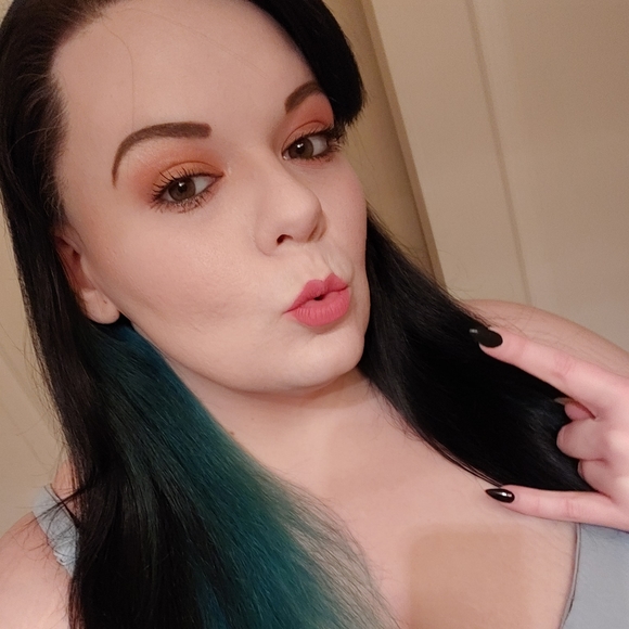 Profile Picture of Brandy Metzger - szymanski (@brandyszymanski) on Poshmark
