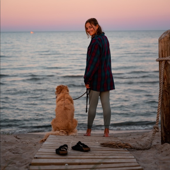 Profile Picture of Aileen Jones (@aileen_jones) on Poshmark