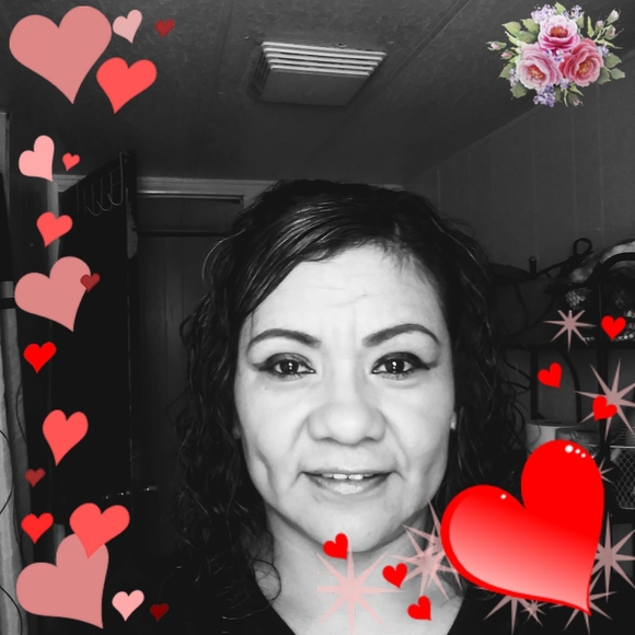 Profile Picture of Lorena Saucedo mora (@lorenasm9898) on Poshmark