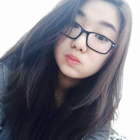 Profile Picture of Alysa Keung (@alyxbeautyhere) on Poshmark