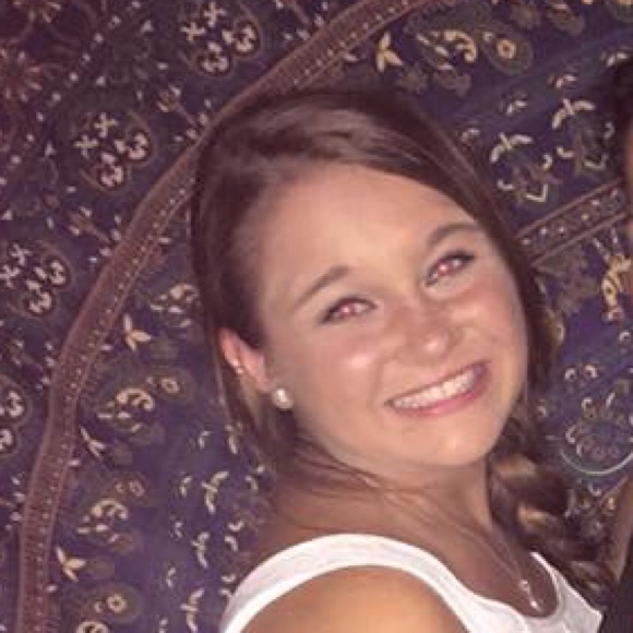 Profile Picture of Emily Makowski (@emilymakowski) on Poshmark