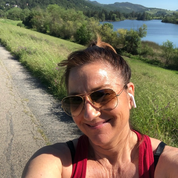 Profile Picture of Cathy Scott (@mamacathy707) on Poshmark