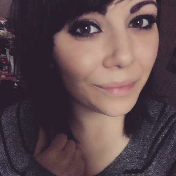 Profile Picture of Jessica Bailey (@jbailey060809) on Poshmark