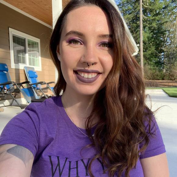Profile Picture of Danielle Leigh (@danielle132342) on Poshmark