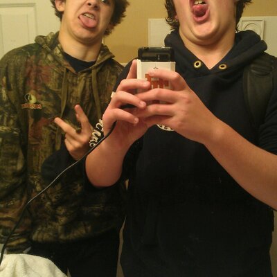 Profile Picture of That Kidd Mamee (@hunter_brush) on Twitter