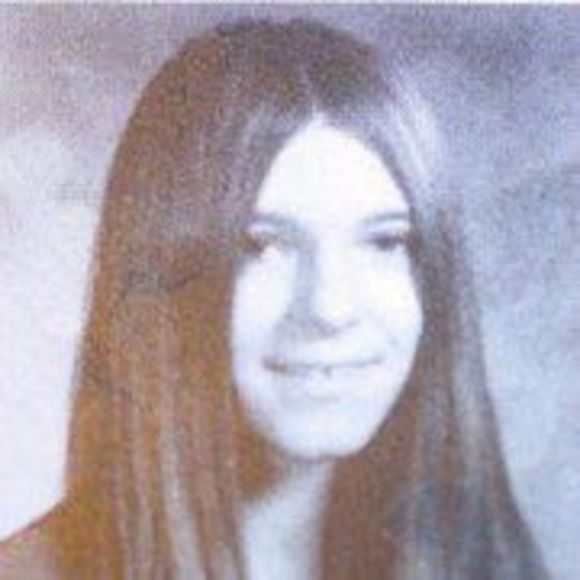 Profile Picture of Ardeth Hurst (@artiegirl2009) on Poshmark