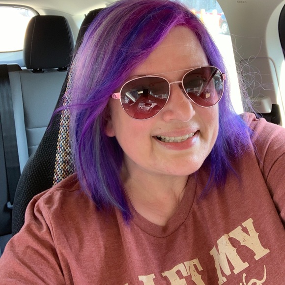 Profile Picture of Michelle Binley (@mishbinley85) on Poshmark