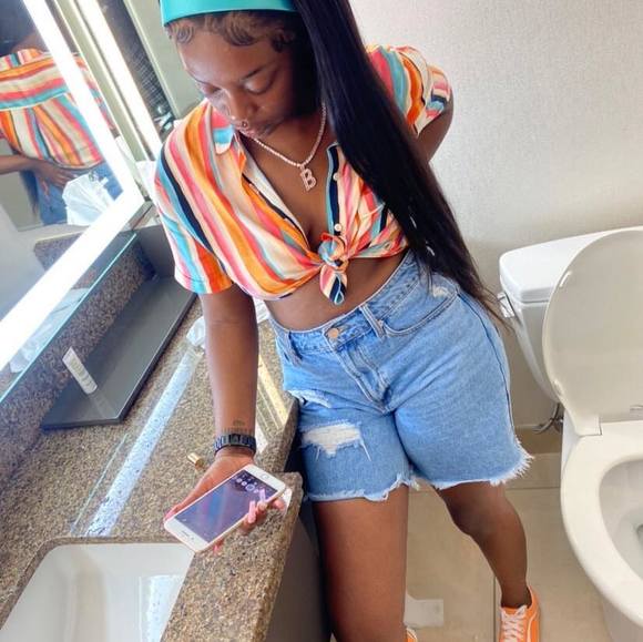 Profile Picture of Brooklynn Marshall (@whophat) on Poshmark