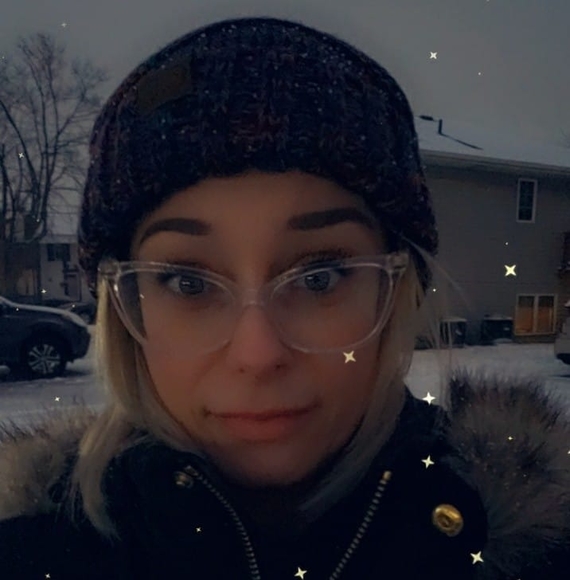 Profile Picture of Amie Amptmeyer (@amiebabie) on Poshmark