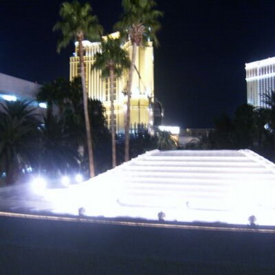 Profile Picture of Julia Cave (@JuliaCave) on Twitter