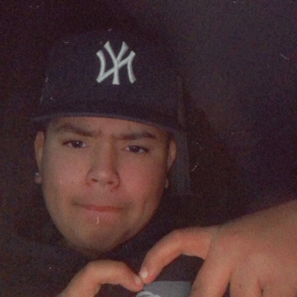 Profile Picture of Joshua Stroud (@joshuastroud199) on Poshmark