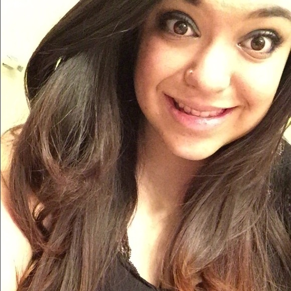 Profile Picture of Marissa Lowenberg (@marissanic) on Poshmark