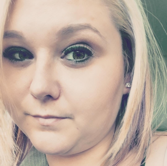 Profile Picture of Lauren Sands (@xolauren66ox) on Poshmark