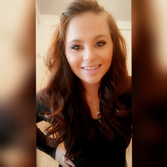 Profile Picture of Mindy Harmelink (@mindyharmelink) on Poshmark