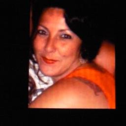 Profile Picture of Bernadette Walker (@peterandreafan) on Twitter