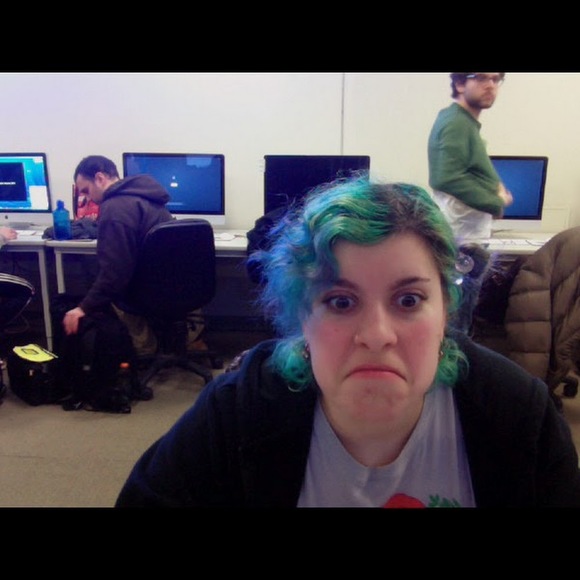 Profile Picture of Amanda Panzer (@rainingfairys23) on Poshmark