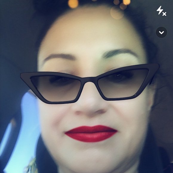 Profile Picture of Lesley Ilett (@lesleyilett) on Poshmark