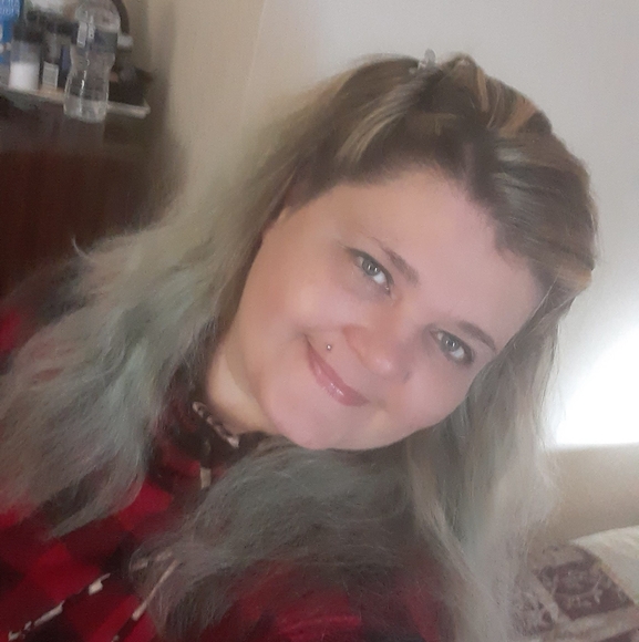 Profile Picture of Danielle Mcgaha (@daniellemcgaha) on Poshmark