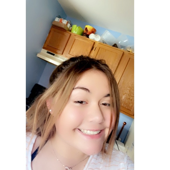 Emily Haverstick - Poshmark Profile Picture of Emily Haverstick (@emiloh123) on Poshmark