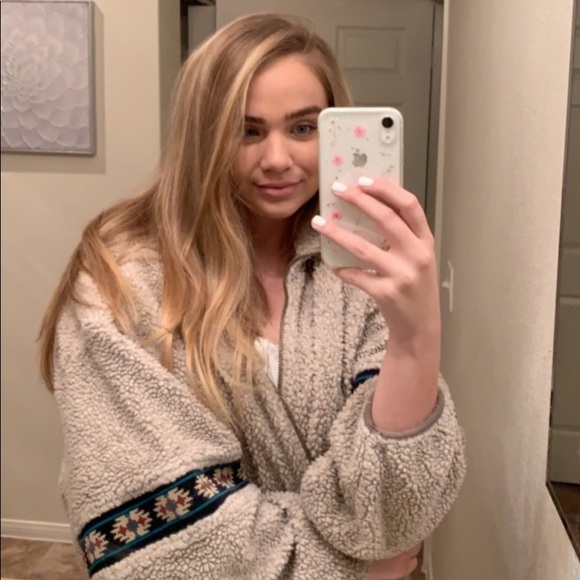 Profile Picture of Amber Keith (@amberkeiith) on Poshmark