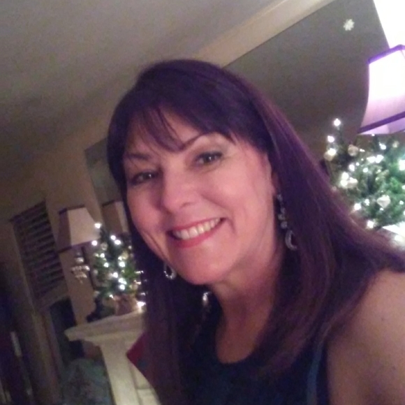 Profile Picture of Michele Vanassche (@mvanassche) on Poshmark