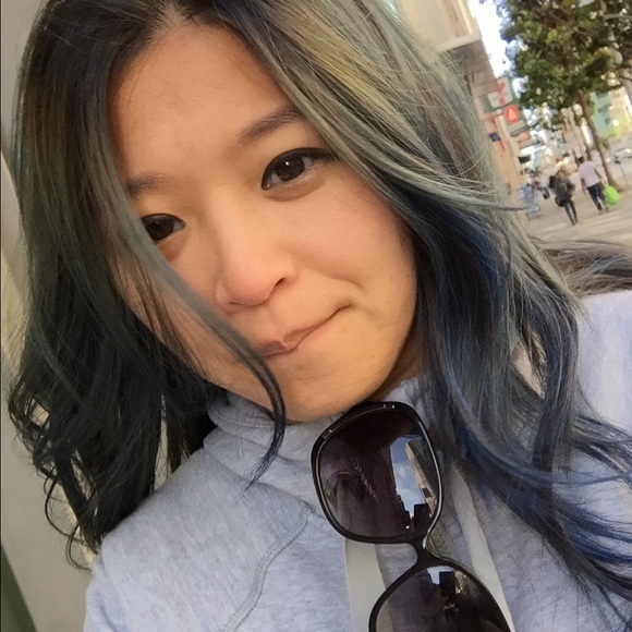 Profile Picture of Andrea Lin (@mienbao) on Poshmark