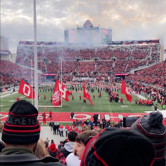 Profile Picture of Julia Ludes (@buckeyefan20) on Poshmark