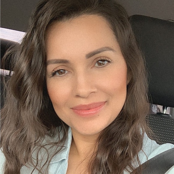 Profile Picture of Iris Duran (@irisamarie06) on Poshmark