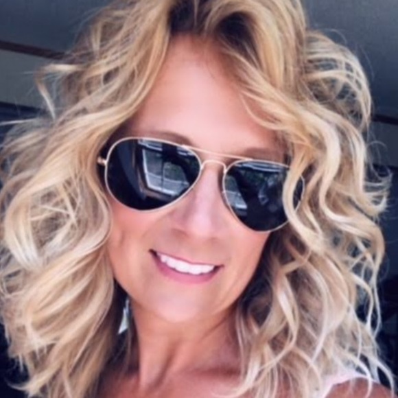 Profile Picture of Lisa Dopke (@ldopke) on Poshmark