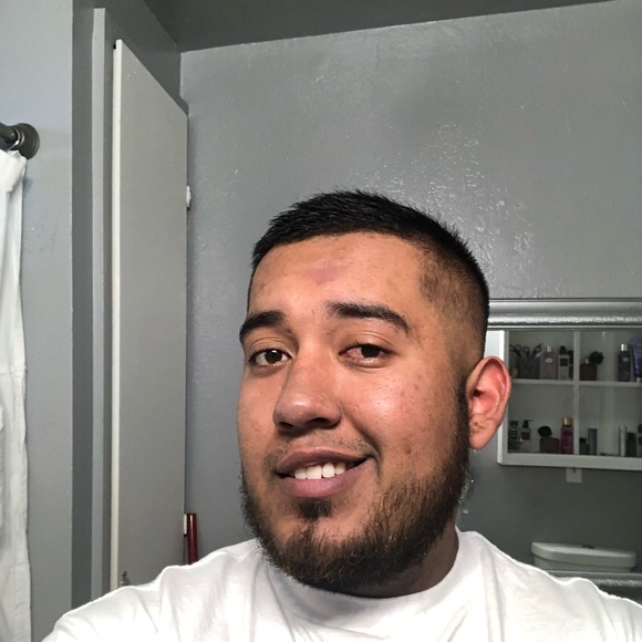 Profile Picture of Erik Roman (@erikroman) on Poshmark