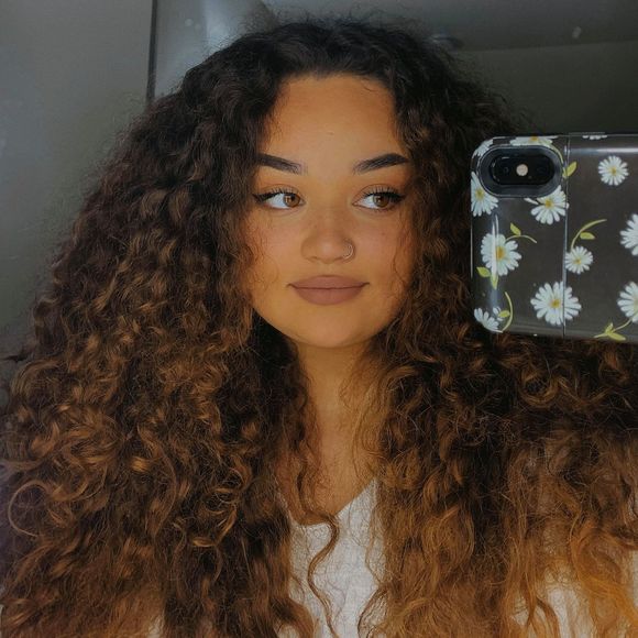 Profile Picture of Alexys Shaw (@alexys_shaw) on Poshmark