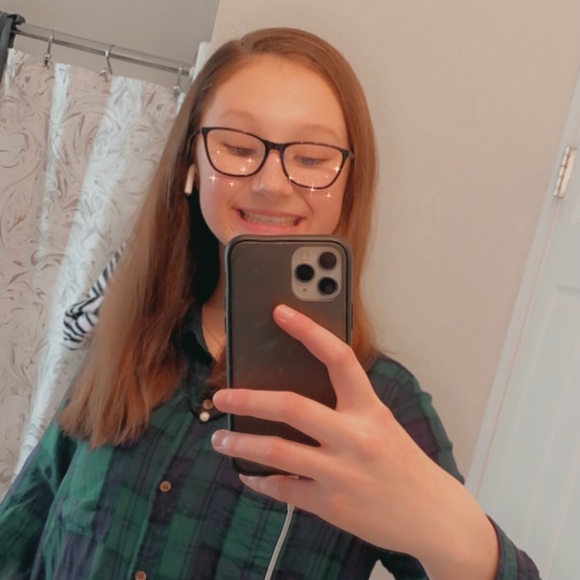Profile Picture of Gabrielle Balint (@gabby_b09) on Poshmark