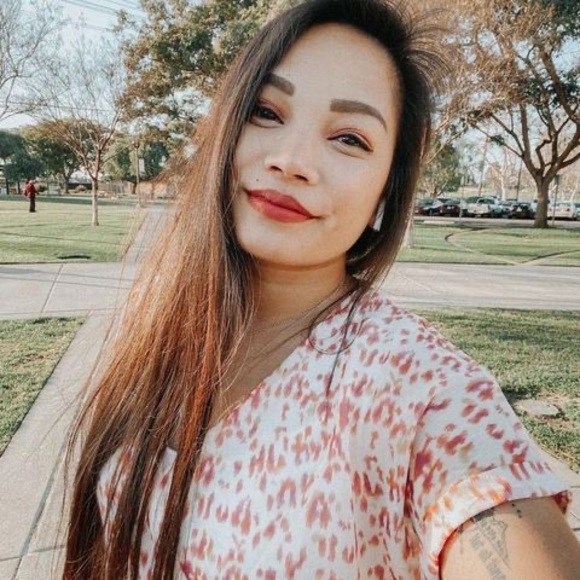 Profile Picture of Rose Macart (@rosemacart) on Poshmark