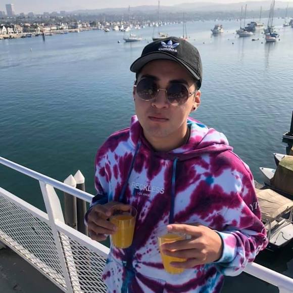 Profile Picture of David Leonardo (@davidtheuglygod) on Poshmark