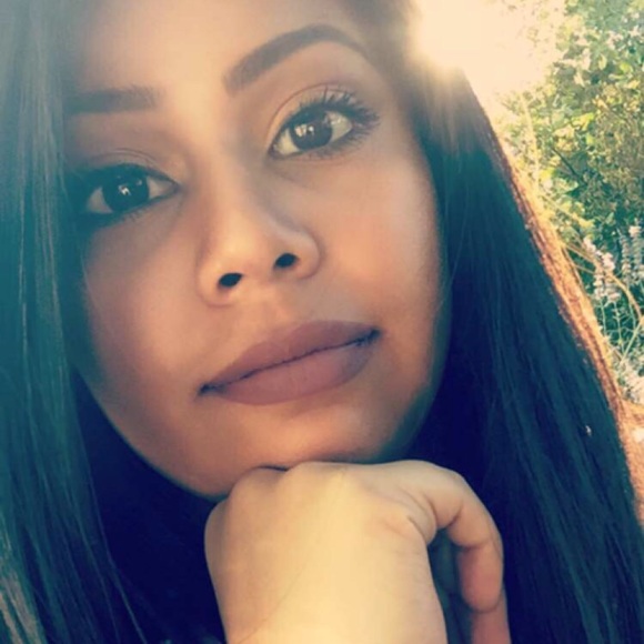 Profile Picture of Crystal Perfecto (@crystalr414) on Poshmark