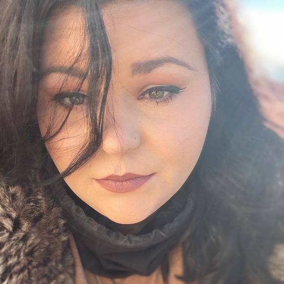 Profile Picture of Cassandra Nolan (@nolan727) on Poshmark