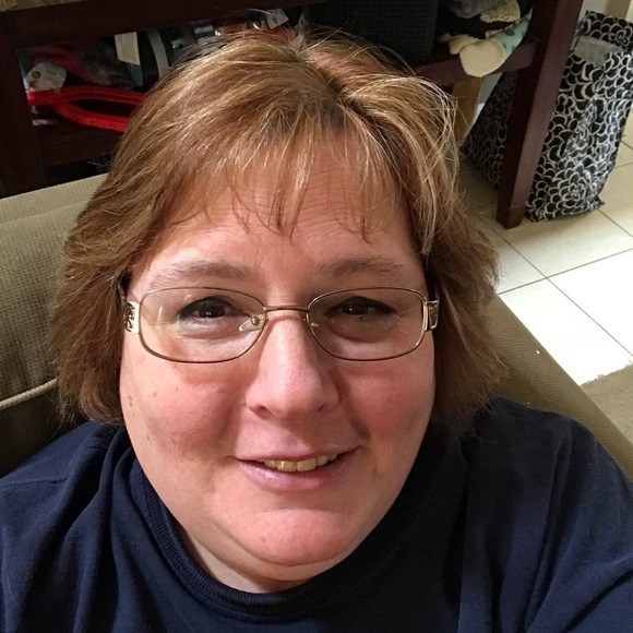 Profile Picture of Barbara Conroy (@donbarb81) on Poshmark