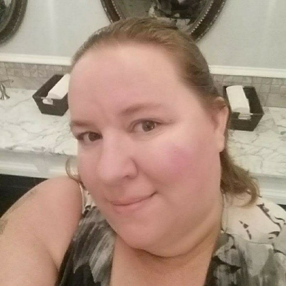 Profile Picture of Kim Conrod (@kimconrod) on Poshmark