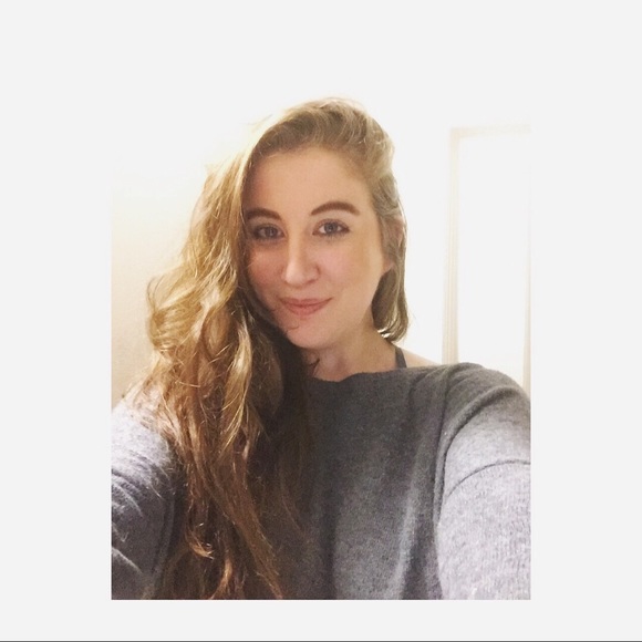 Profile Picture of Kathleen Holecek (@kathleenholecek) on Poshmark