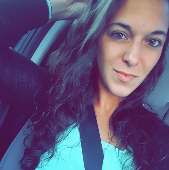 Profile Picture of Sadie Zellem (@sayydayybeth) on Poshmark