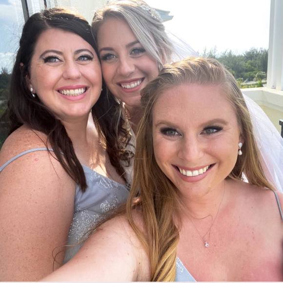 Profile Picture of Julia Bruni (@juliabruni) on Poshmark