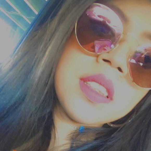 Profile Picture of Zully Gonzalez (@vivetuvida79) on Poshmark