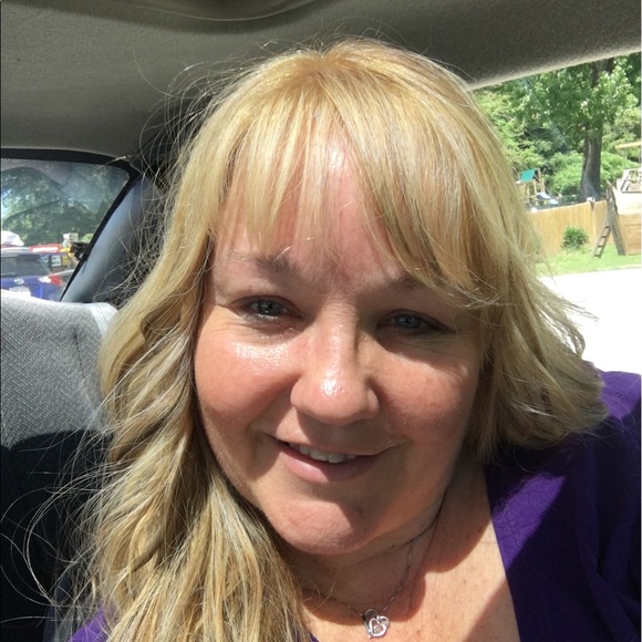 Profile Picture of Kim Brophy (@kimbrophy) on Poshmark