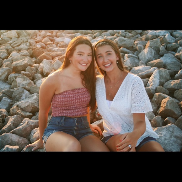 Profile Picture of Caroline Licklider (@ccl_closet) on Poshmark