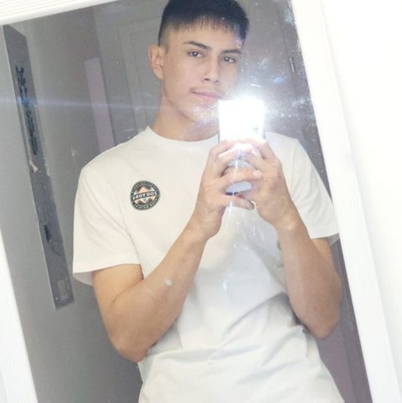 Profile Picture of Daniel Dick (@ddick4016) on Poshmark