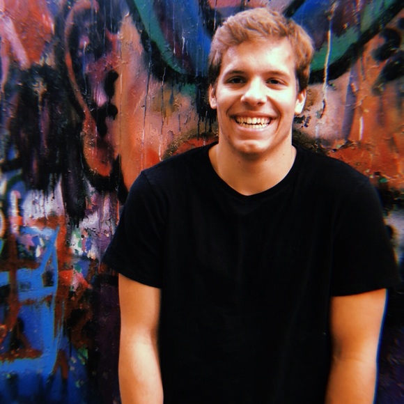 Profile Picture of Alex Tadda (@alex_tadda) on Poshmark