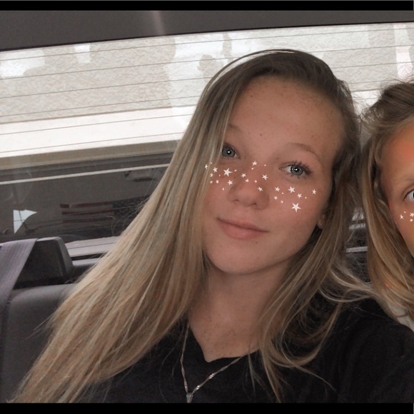 Brooke Pettus - Poshmark Profile Picture of Brooke Pettus (@brooke_pettus) on Poshmark