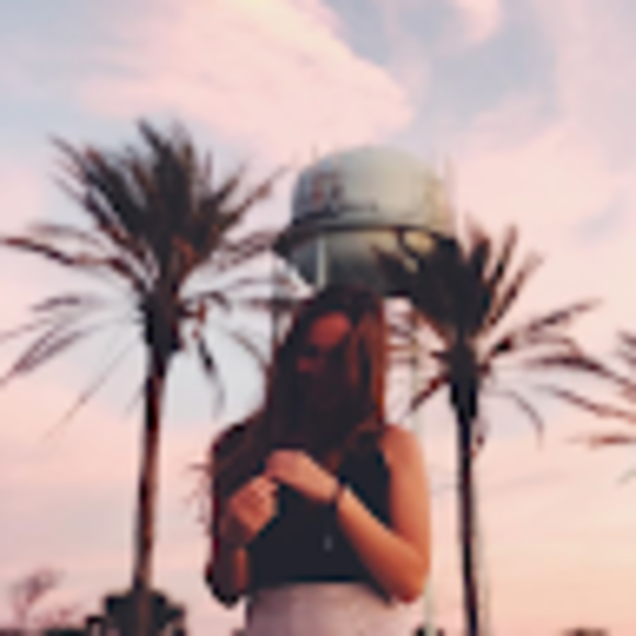 Profile Picture of Samantha Guidoin (@samanthaguidoin) on Poshmark